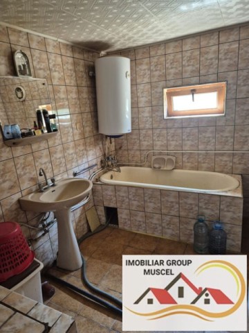 vanzare-casa-in-campulung-intr-o-zona-linistita-cu-vedere-panoramica-a-orasului-cu-teren-intravilan-de-2500-mp-la-pretul-de-65000-negociabil-de-euro-28