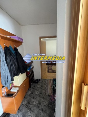 vanzare-apartament-3-camere-cu-balcon-centrala-si-termopane-cetate-zona-bulevard-2