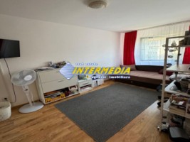 vanzare-apartament-3-camere-cu-balcon-centrala-si-termopane-cetate-zona-bulevard-1
