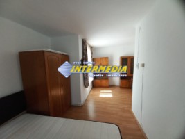 okazie-vanzare-garsoniera-mare-cu-1-camera-etaj-2-cetate-bulevard-finisat-si-mobilat-complet-8