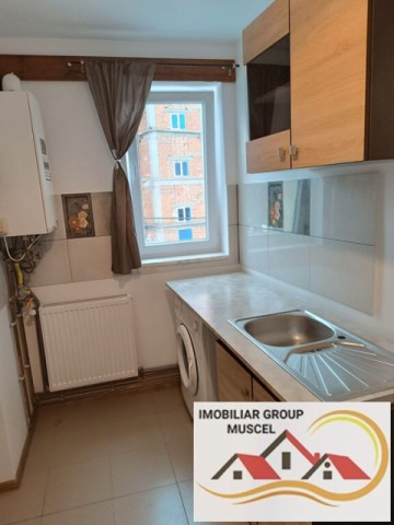 vanzare-apartament-cu-2camere-confort-1-decomandat-la-etaj-2-in-centrul-campulung-pret-65000-euro-negociabil-apartament-este-termoizolatii-1