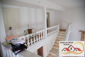 vanzare-vila-deosebita-asezata-intr-o-zona-linistita-cu-o-suprafata-de-teren-1192-mp-la-pretul-de-370000-euro-negociabil-13