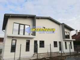 casa-noua-de-vanzare-cu-4-camere-3-bai-finisata-la-cheie-sau-la-gri-in-alba-iulia-cetate-10