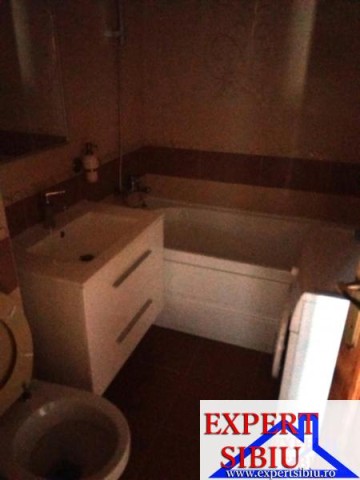 inchiriez-apartament-2-camere-decomandat-zona-garii-4