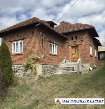 casa-4-camere-de-vanzare-cu-teren-in-stanesti-corbi-arges