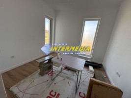 casa-frumoasa-pe-un-nivel-finisata-la-cheie-alba-iulia-cu-435-mp-teren-si-toate-utilitatiile-14