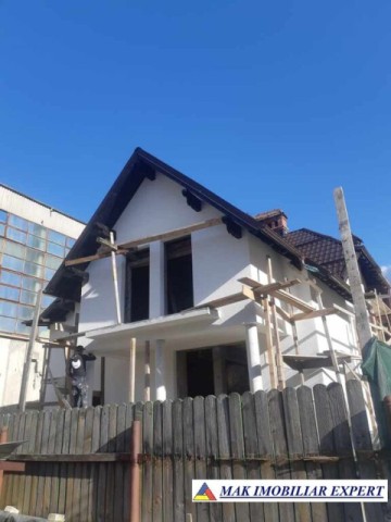 vila-5-camere-teren-145-mp-de-vanzare-in-azuga-prahova