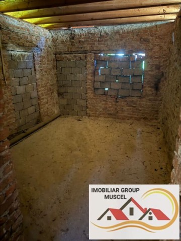 vanzare-vila-deosebita-asezata-intr-o-zona-linistita-cu-o-suprafata-de-teren-489-mp-in-rucar-la-pretul-de-54000-euro-negociabil-16