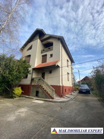 vand-vila-8-camere-teren-de-1000-mp-in-stalpeni-arges-1