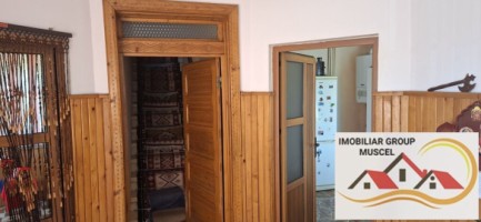 vanzare-vila-deosebita-cu-demisol-parter-etaj-cu-doua-terase-si-un-balcon-la-pretul-de-142000-euro-negociabil-in-campulung-7