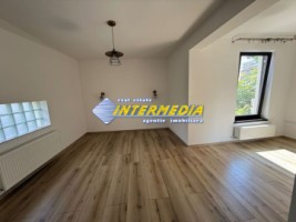 spatiu-comercial-62-mp-de-inchiriat-in-cetate-finisat-complet-2