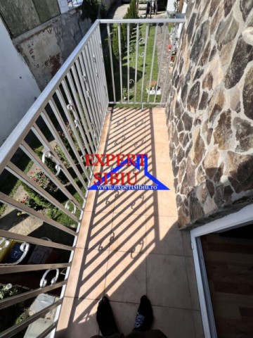 inchiriez-apartament-3-camere-la-casarenovatzona-turnisor-11