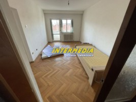 apartament-3-camere-etaj-2-garaj-boxa-in-cetate-zona-caroline