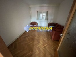 apartament-3-camere-etaj-2-garaj-boxa-in-cetate-zona-caroline-4