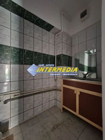 vanzare-spatiu-comercial-140-mp-patrati-in-cetate-bulevard-cu-vad-foarte-bun-6