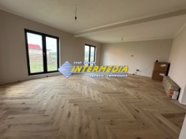 casa-noua-p1-cu-550-mp-teren-3-bai-4-dormitoare-garaj-finisata-interior-si-mobila-bucatarie-in-ighiu-1