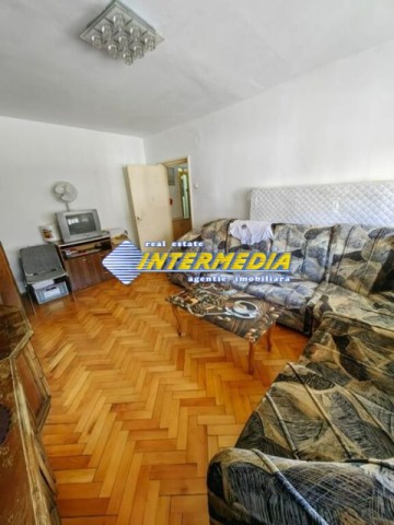 de-vanzare-apartament-3-camere-decomandat-etaj-1-cetate-zona-mercur