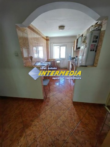 de-vanzare-apartament-3-camere-decomandat-etaj-1-cetate-zona-mercur-7