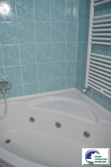 apartament-cu-trei-cameredoua-balcoanemobilat-si-utilat-20