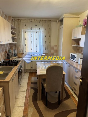 apartament-4-camere-cetate-2-bai-2-balcoane-si-pivnita