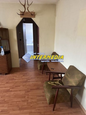 vand-apartament-situat-in-zona-cetate-piata-2-camere-3