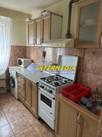 vand-apartament-situat-in-zona-cetate-piata-2-camere-4