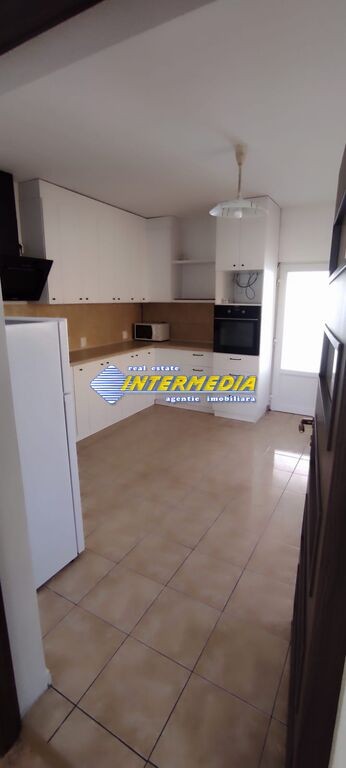 casa-noua-de-inchiriat-in-alba-iulia-zona-centru-5