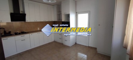 casa-noua-de-inchiriat-in-alba-iulia-zona-centru-3