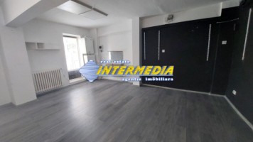 spatiu-comercial-cu-vad-in-zona-cetate-bulevard-alba-iulia-1