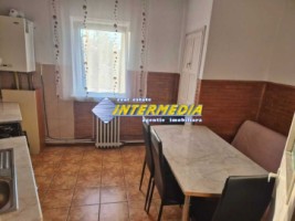 de-vanzare-apartament-2-camere-decomandat-cetate-etaj-intermediar