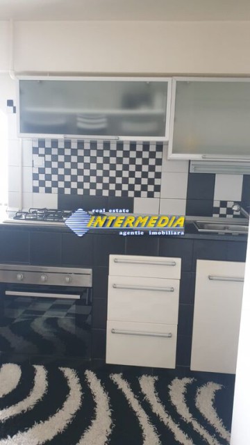 apartament-4-camere-de-inchiriat-alba-iulia-centru-cu-scara-interioara-4