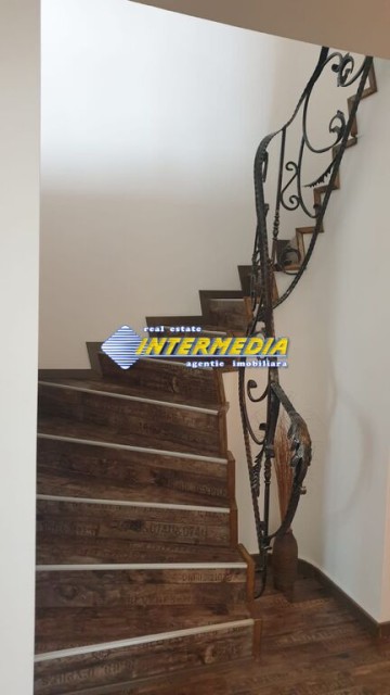 apartament-4-camere-de-inchiriat-alba-iulia-centru-cu-scara-interioara-5