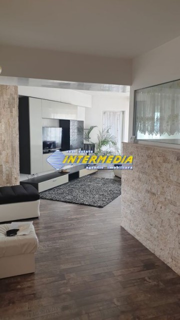 apartament-4-camere-de-inchiriat-alba-iulia-centru-cu-scara-interioara-9
