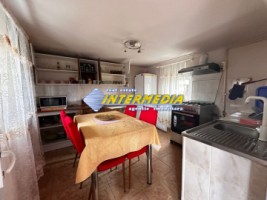 vanzare-casa-cu-920-mp-teren-alba-iulia-zona-hcc-la-asfalt-si-toate-utilitatiile-1