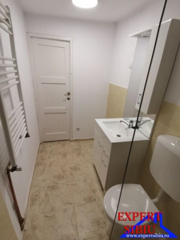 inchiriez-apartament-2-camerea-la-casa-renovat-zona-lazaret-7