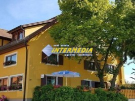 pensiune-de-vanzare-in-judetul-alba-compusa-din-sp-ecu-teren-2500-mp