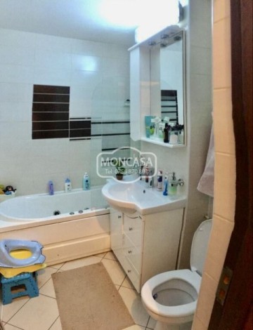 chirie-apartament-4-camere-etaj-1-zona-util