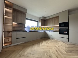 okazie-casa-noua-p1-cu-550-mp-teren-3-bai-4-dormitoare-garaj-finisata-interior-si-mobila-bucatarie-in-ighiu-25