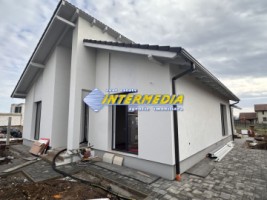 casa-noua-pe-parter-90-mp-de-vanzare-finisala-la-cheie