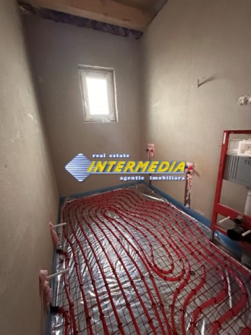 casa-noua-pe-parter-90-mp-de-vanzare-finisala-la-cheie-6