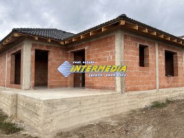 okazie-casa-noua-pe-un-nivel-la-rosu-cu-4-camere-380-mp-teren-si-toate-utilitatile