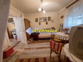 casa-de-vanzare-in-centru-pozitie-buna-2