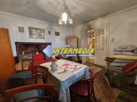 casa-de-vanzare-in-centru-pozitie-buna