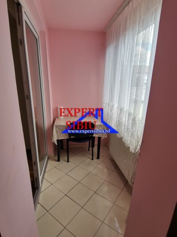 inchiriez-garsoniera-decomandatarenovatcentrala-5