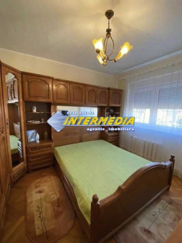 inchiriere-apartament-3-camere-renovat-cetate-bulevard-utilat-mobilat-complet-1