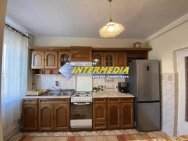 inchiriere-apartament-3-camere-renovat-cetate-bulevard-utilat-mobilat-complet