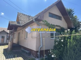 okazie-casa-4-camere-2-bai-2-bucatarii-anexe-garaj-curte-pavata-de-vanzare-in-alba-iulia-zona-centru
