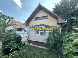 okazie-casa-4-camere-2-bai-2-bucatarii-anexe-garaj-curte-pavata-de-vanzare-in-alba-iulia-zona-centru-1