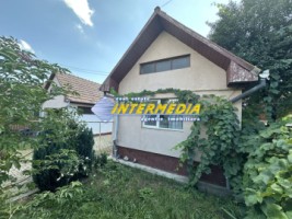 okazie-casa-4-camere-2-bai-2-bucatarii-anexe-garaj-curte-pavata-de-vanzare-in-alba-iulia-zona-centru-6