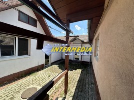 okazie-casa-4-camere-2-bai-2-bucatarii-anexe-garaj-curte-pavata-de-vanzare-in-alba-iulia-zona-centru-5